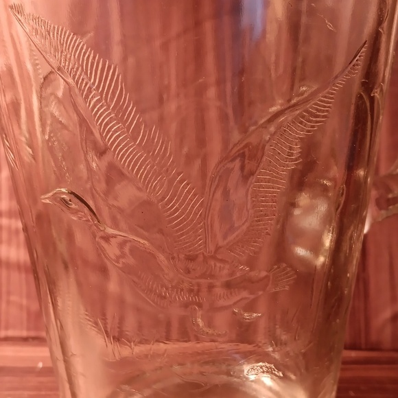 Vintage heavy glass pitcher barware ducks hunting man cave - Picture 2 of 5